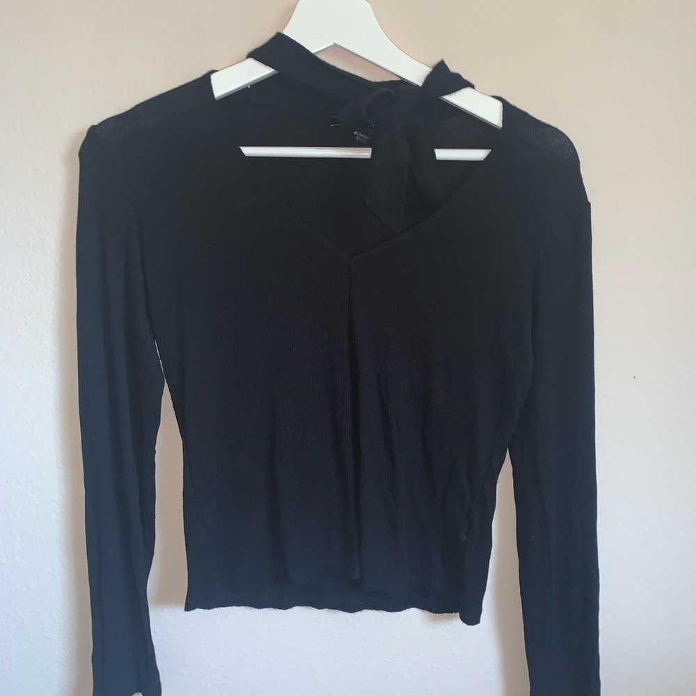🌟Forever 21 black long sleeve shirt with neck tie